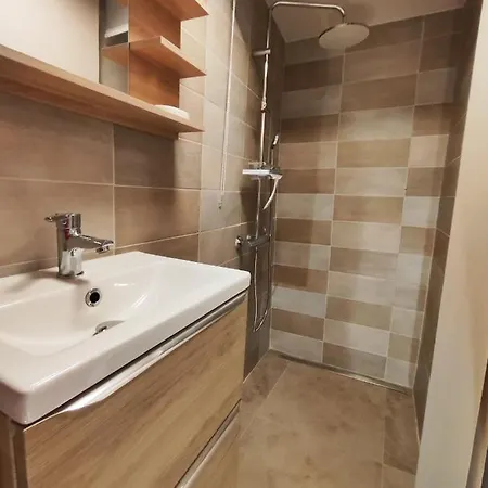 Vieille équipé Sans Ascenseur